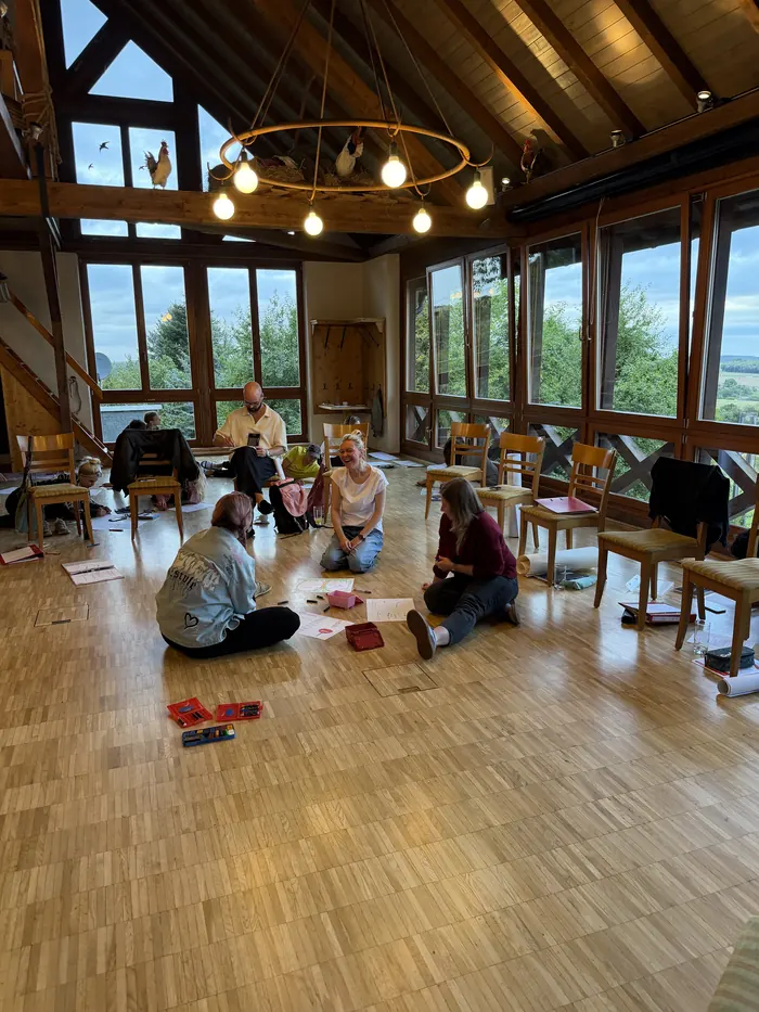 Bodenarbeit im Seminarhaus: Selbstreflexionsseminar der Ausbildung Systemische Supervision des ABIS